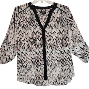 Nue Options women's lg geometric print trimmed neckline pullover blouse. 6009